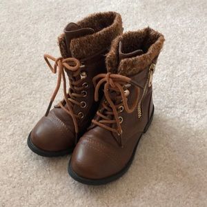Link Lace-up Boots